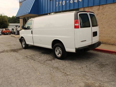 Used 2017 Chevrolet Express 2500 RWD image 4
