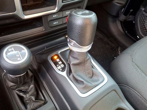 Used 2023 Jeep Wrangler Unlimited Sport AWD/4WD image 12