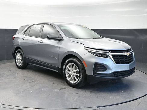 Used 2024 Chevrolet Equinox LS w/ Driver Confidence II Package FWD image 3