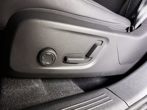 Certified 2026 Volvo XC40 B5 Plus AWD/4WD image 11