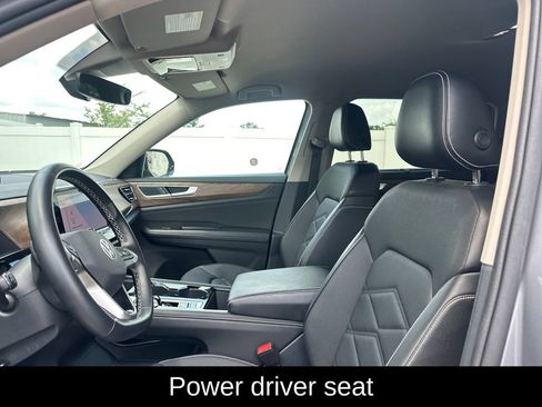 Used 2025 Volkswagen Atlas SE FWD image 6