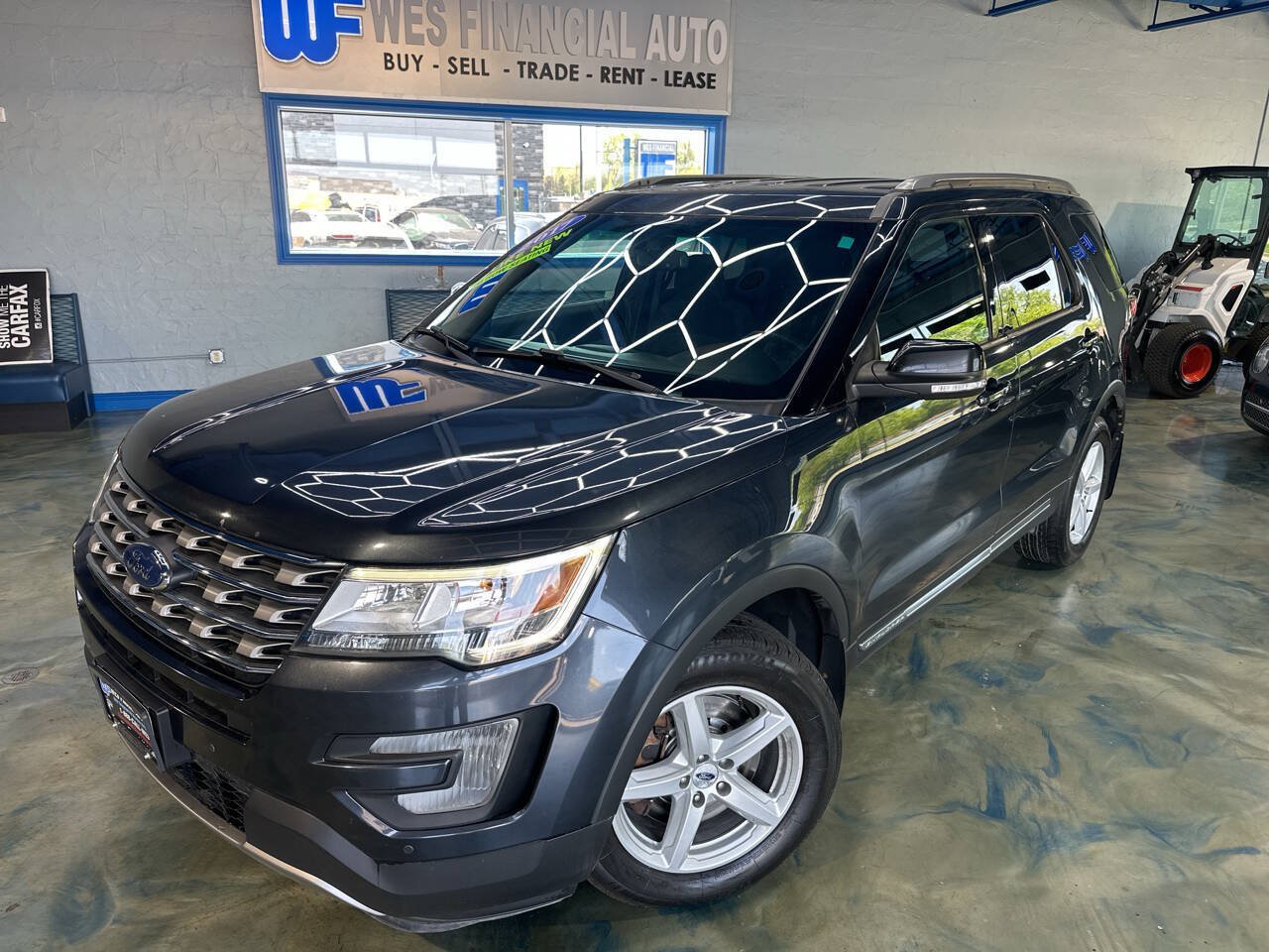 Used 2017 Ford Explorer XLT AWD/4WD image 2