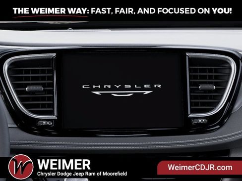 New 2027 Chrysler Pacifica Select AWD/4WD image 18