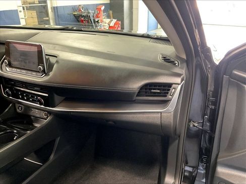 Used 2024 Nissan Rogue S AWD/4WD image 13