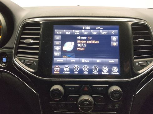 Used 2021 Jeep Grand Cherokee Limited image 25