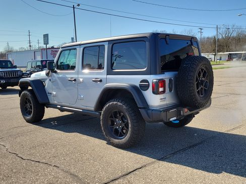 Used 2024 Jeep Wrangler Unlimited image 3
