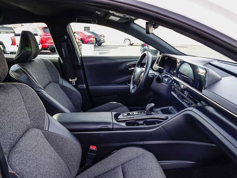 Certified 2023 Toyota Crown XLE image 18