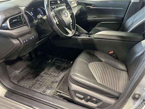 Used 2020 Toyota Camry SE w/ Carpet Mat Package AWD/4WD image 10