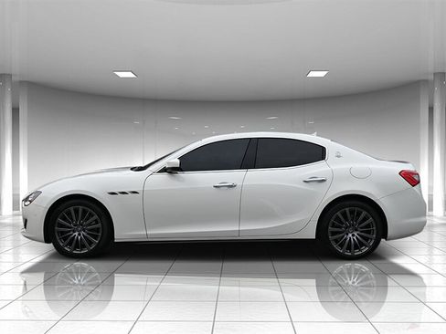 Used 2019 Maserati Ghibli S Q4 AWD/4WD image 2