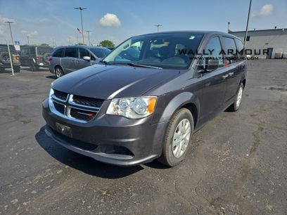 Used 2019 Dodge Grand Caravan SE w/ UConnect Hands-Free Group