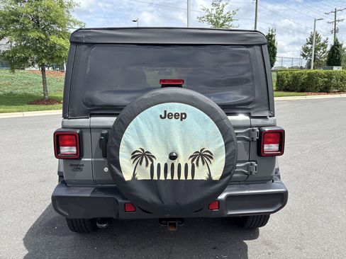 Used 2020 Jeep Wrangler Unlimited Sahara AWD/4WD image 8