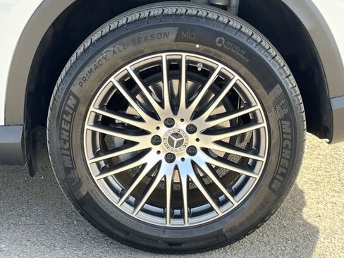 Used 2025 Mercedes-Benz GLC 300 image 12