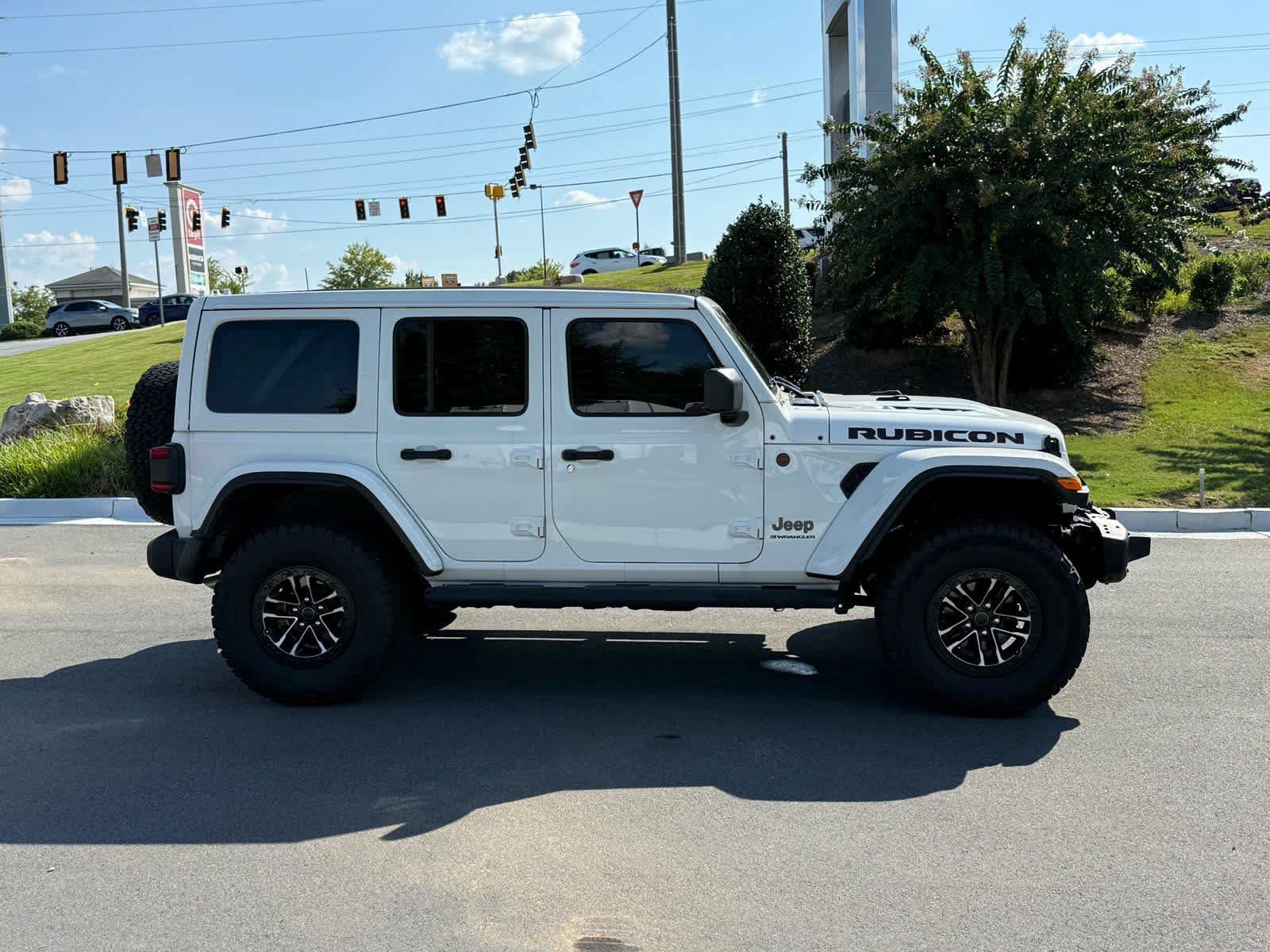 Used 2025 Jeep Wrangler Unlimited Rubicon AWD/4WD image 6