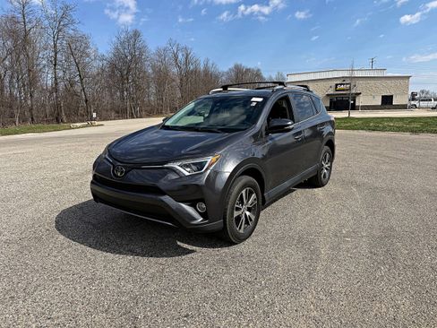 Used 2018 Toyota RAV4 XLE w/ Plus Extra Value Package image 5