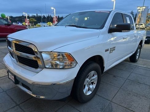 Used 2019 RAM 1500 Classic SLT w/ Luxury Group image 3