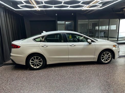 Used 2019 Ford Fusion SE FWD image 8