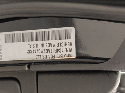 Used 2021 Jeep Grand Cherokee Laredo RWD image 32