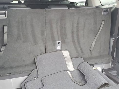 Used 2025 Toyota Highlander XLE image 31