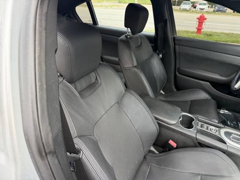 Used 2009 Pontiac G8 w/ Premium Package RWD image 9