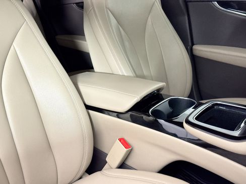 Used 2022 Lincoln Nautilus AWD w/ Premium Package image 33