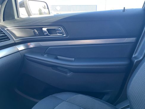 Used 2018 Ford Explorer XLT image 24