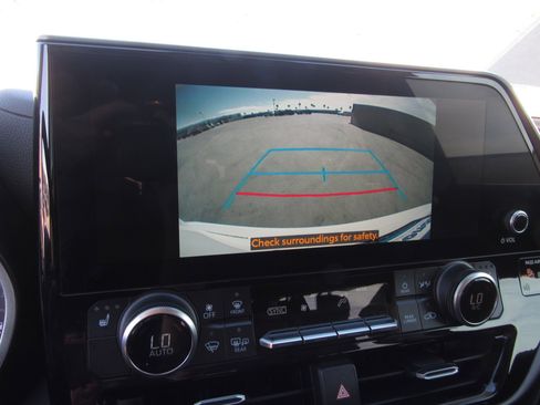 Used 2023 Toyota Highlander L image 21