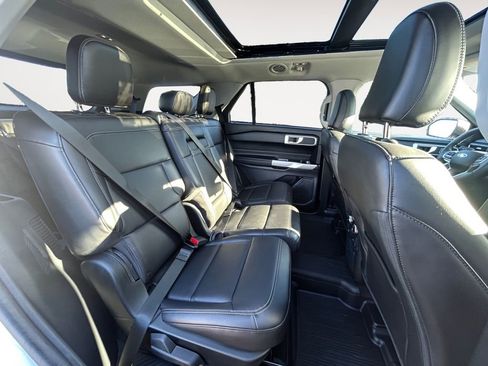 Used 2023 Ford Explorer XLT w/ Equipment Group 202A image 11