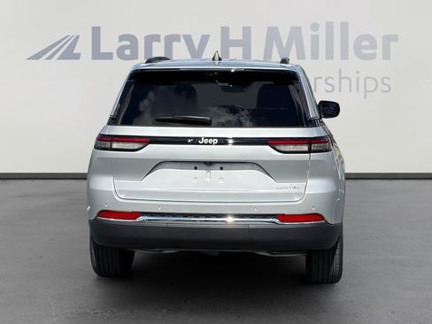 Used 2025 Jeep Grand Cherokee Limited w/ Luxury Tech Group II image 5