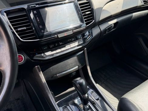 Used 2017 Honda Accord Touring image 18