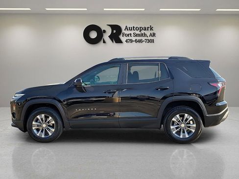 Used 2025 Chevrolet Equinox LT w/ Convenience Package II image 3