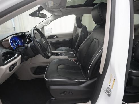 Used 2022 Chrysler Pacifica Limited FWD image 7