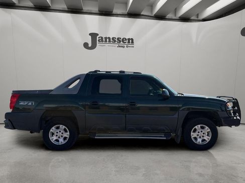 Used 2003 Chevrolet Avalanche 4x4 w/ Suspension Package, Off-Road image 5