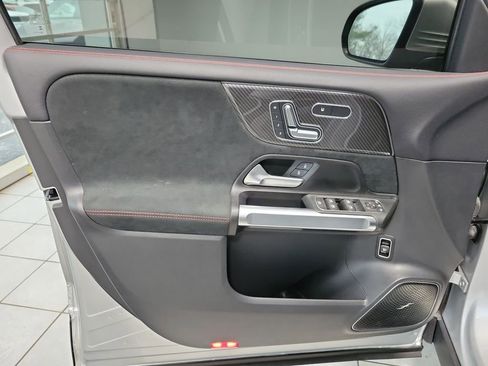 Used 2024 Mercedes-Benz GLB 35 AMG 4MATIC image 37