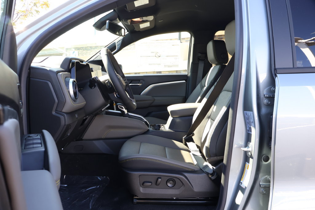 New 2026 Chevrolet Colorado ZR2 w/ Technology Package AWD/4WD image 14