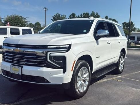 Used 2025 Chevrolet Tahoe Premier RWD image 3