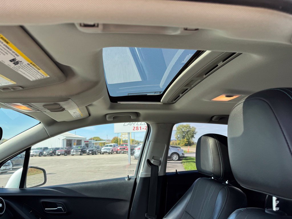 Used 2015 Chevrolet Trax LT w/ LT Sun and Sound Package FWD image 8