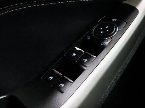 Certified 2022 Ford Explorer XLT image 28