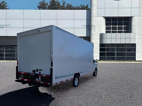 Used 2024 Ford E-350 and Econoline 350 Super Duty w/ Driver's Safety Package RWD image 9