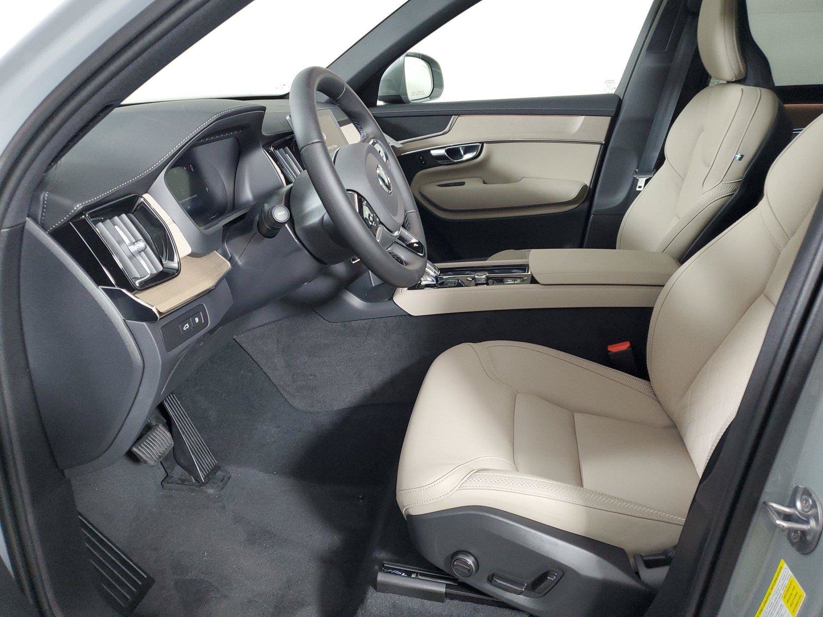 New 2026 Volvo XC90 T8 Plus w/ Protection Package Premier AWD/4WD image 24