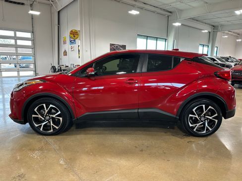 Used 2020 Toyota C-HR XLE image 4