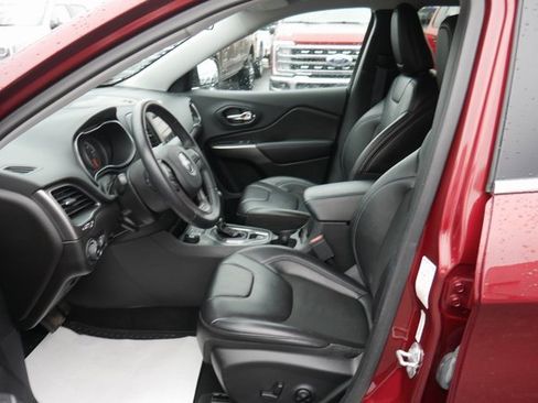 Used 2019 Jeep Cherokee Latitude Plus w/ Cold Weather Group image 2