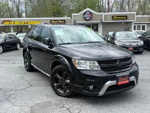 Used 2019 Dodge Journey Crossroad FWD image 1