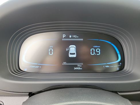 Used 2023 Hyundai Venue SEL image 32