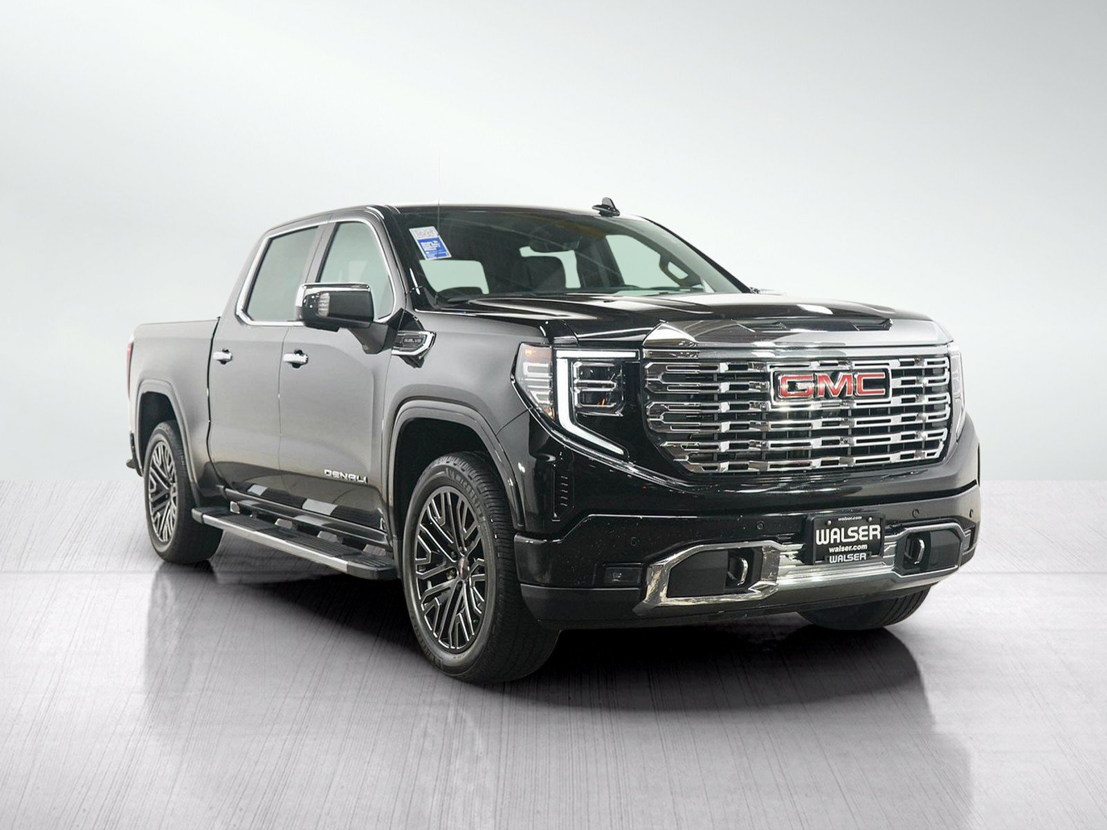 Used 2023 GMC Sierra 1500 Denali w/ Technology Package AWD/4WD image 7