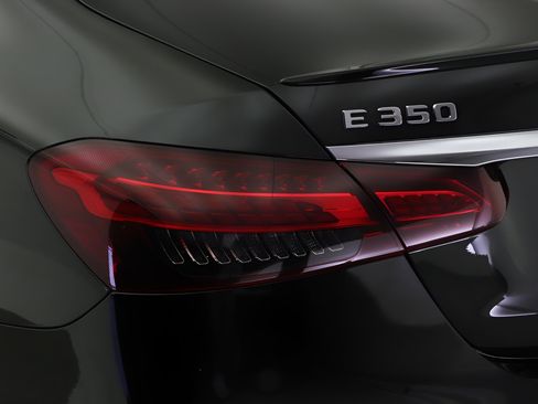 Used 2022 Mercedes-Benz E 350 Sedan image 18