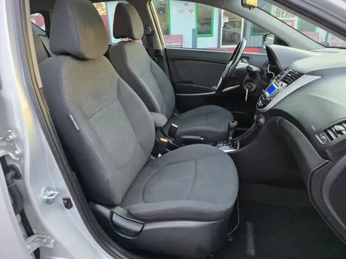 Used 2014 Hyundai Accent SE w/ Option Group 3 FWD image 11