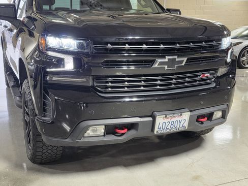 Used 2020 Chevrolet Silverado 1500 LT Trail Boss w/ Midnight Edition image 9