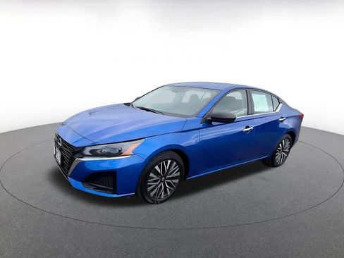 Used 2025 Nissan Altima 2.5 SV FWD image 8