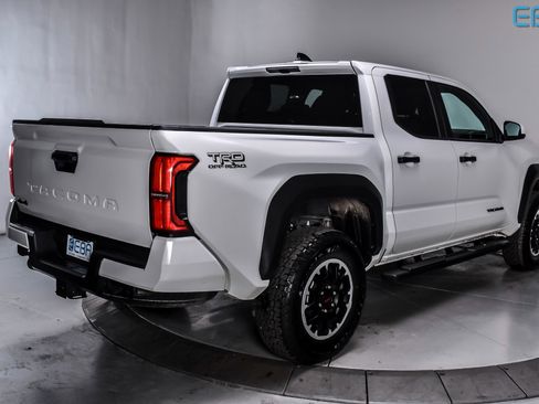 Used 2025 Toyota Tacoma TRD Off-Road image 4