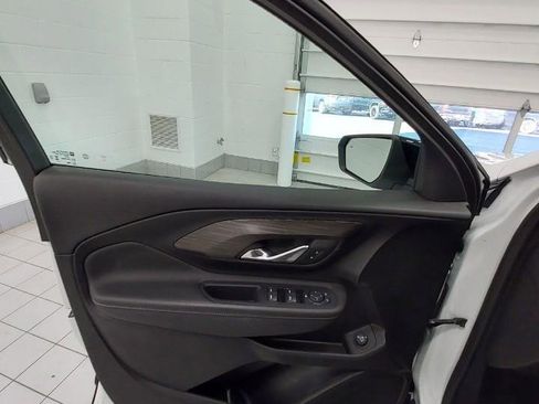 Used 2023 GMC Terrain SLE w/ Driver Convenience Package image 15
